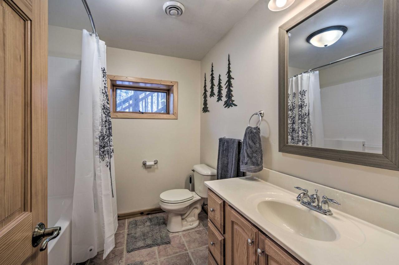 Scenic Hayward Lake View Retreat With Fire Pit Exterior photo